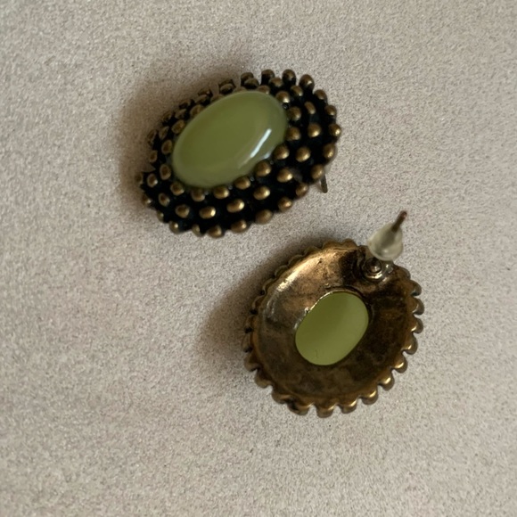Vintage-looking Oval Earrings - Picture 3 of 3